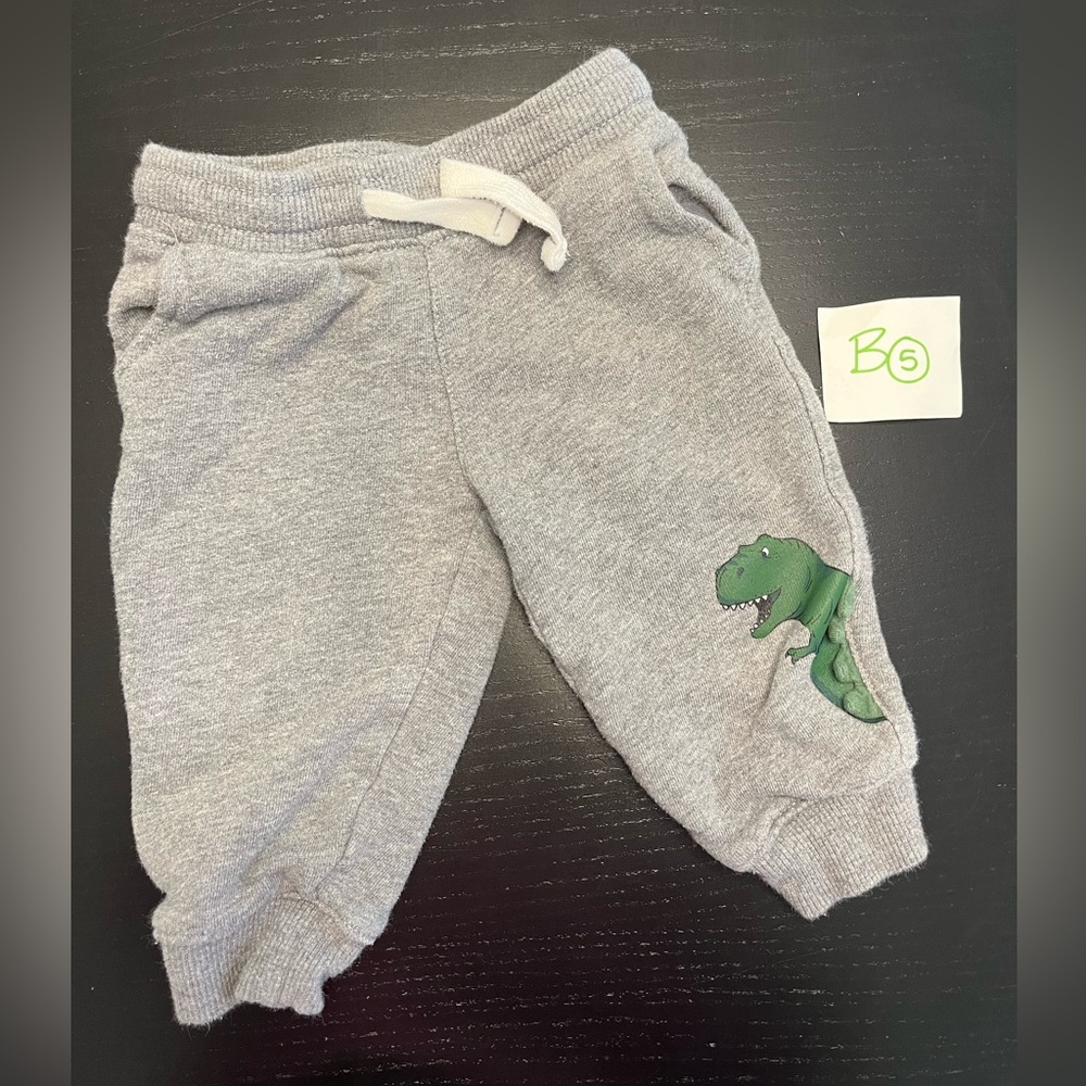 ⭐️2/$5.00⭐️ Carter’s 9m Dino Theme Joggers